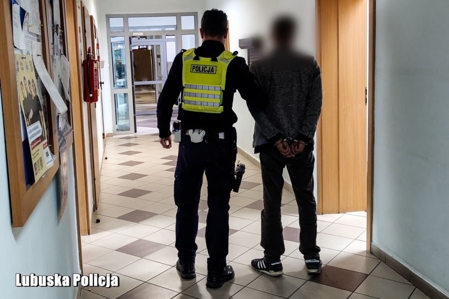 Świadek zawiadomił policję. Kierowca Audi miał 2,5 promila i dwa sądowe zakazy