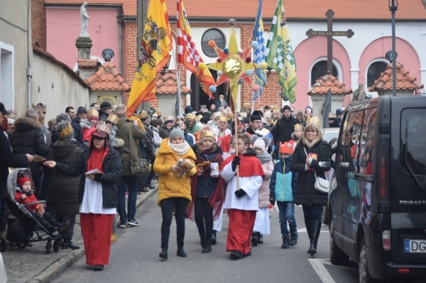 Za mędrcami podążyli do Jezusa