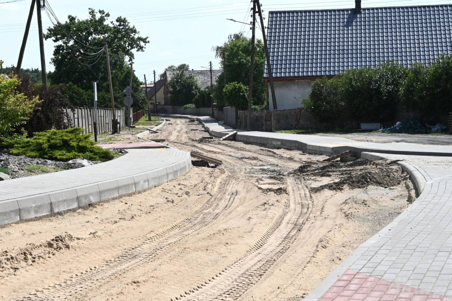 Przebudowa drogi powiatowej w Łupicach. Trwają intensywne prace nad nową infrastrukturą