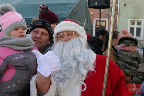 Święty Mikołaj na rynku we Wschowie