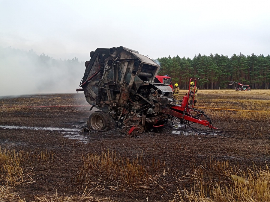Pożar w Krążkowie: W płomieniach stanęła maszyna rolnicza (FOTO) 