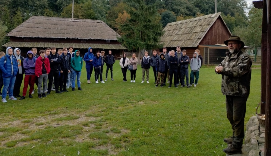 Uczniowie „Staszica” wzięli udział w warsztatach maturalnych w filmowym Soplicowie