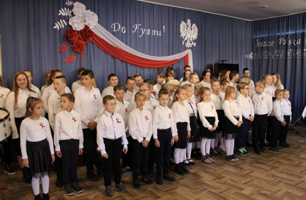 „Do Hymnu” w Szkole Podstawowej w Jędrzychowicach (ZDJĘCIA)