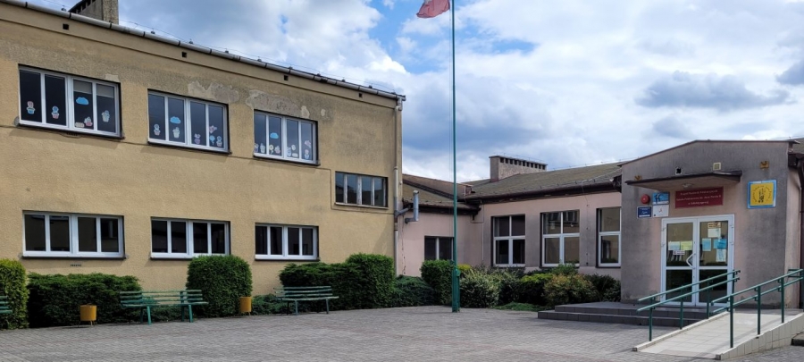 Nowe okna w Szkole Podstawowej im. Jana Pawła II w Szlichtyngowie (FOTO)