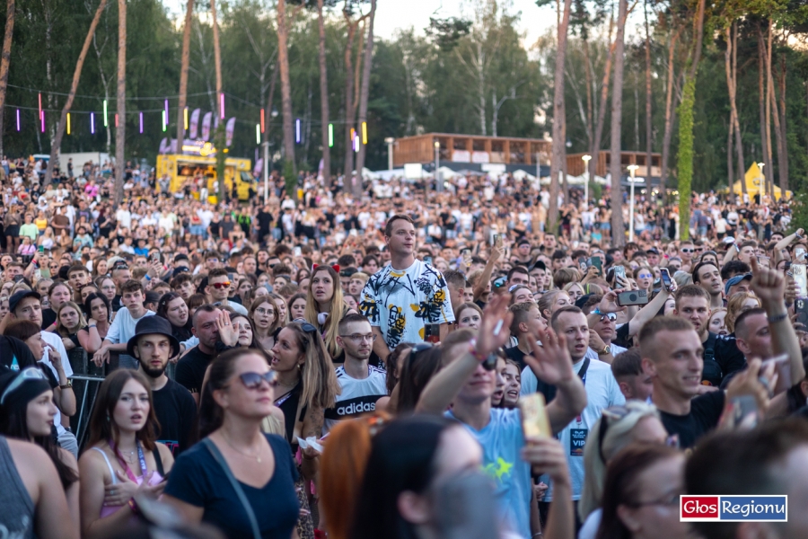 Festiwal Rap Stacja 2024 rozpoczęty. Tłumy nad Jeziorem Sławskim [ZDJĘCIA]