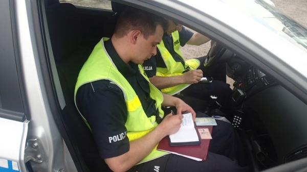 Policja zabrała prawo jazdy 19-latkowi