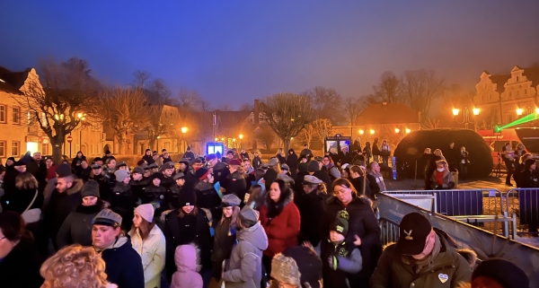 Manifestacja przed ratuszem. Wschowianie popierają Ukrainę 