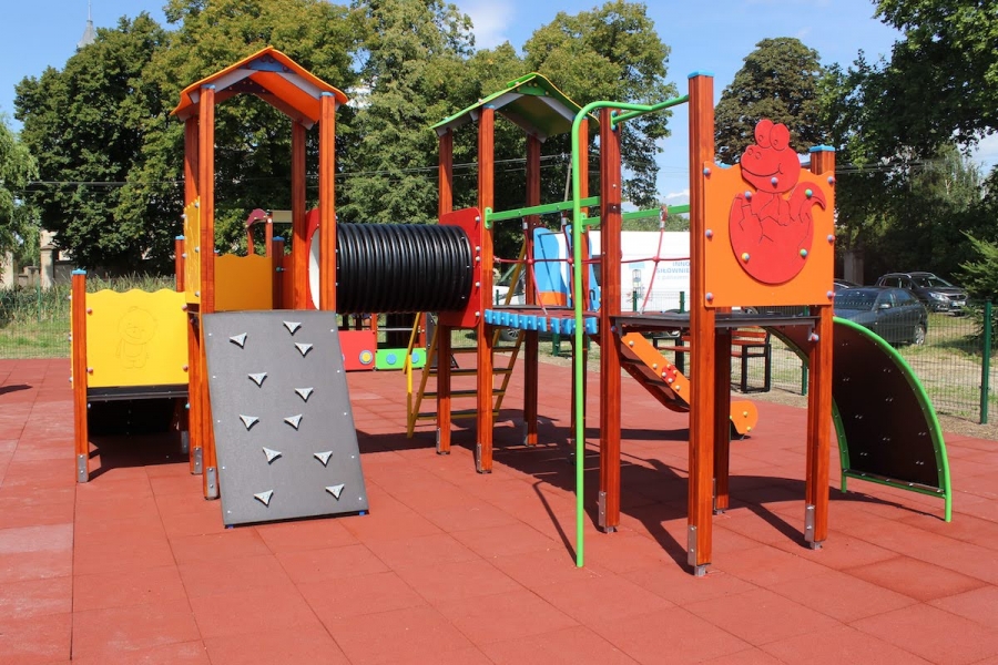 Kolejne nowoczesne place zabaw i siłownie zewnętrzne na terenie gminy Szlichtyngowa