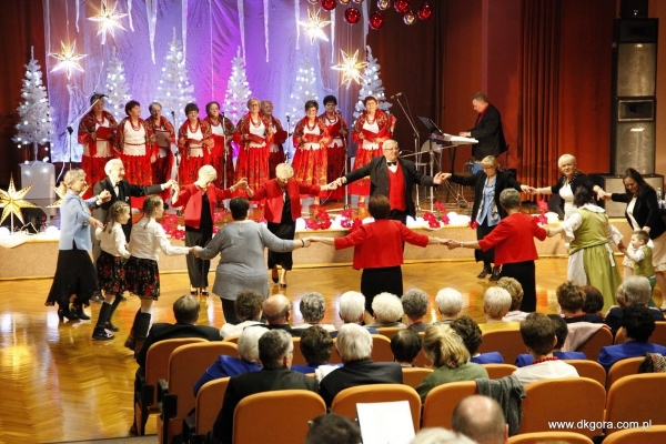 Seniorzy zawładnęli Domem Kultury w Górze