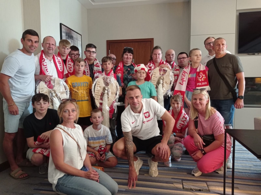 Uczniowie SOSW i uczestnicy WTZ na meczu reprezentacji Polski (FOTO)