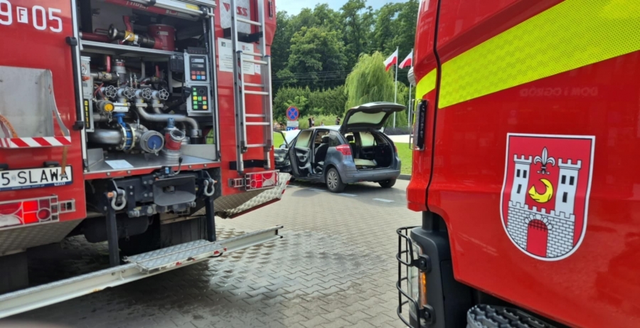 Pożar auta w centrum Sławy. Pierwsi na pomoc ruszyli świadkowie