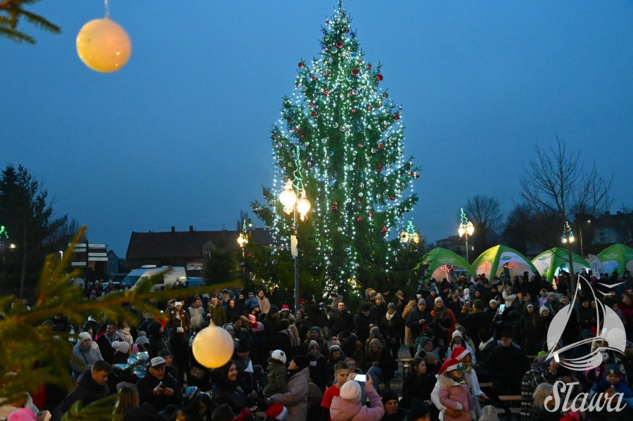 Jarmark i uroczyste włączenie iluminacji. Nowy Rynek w świątecznej odsłonie [WIDEO]