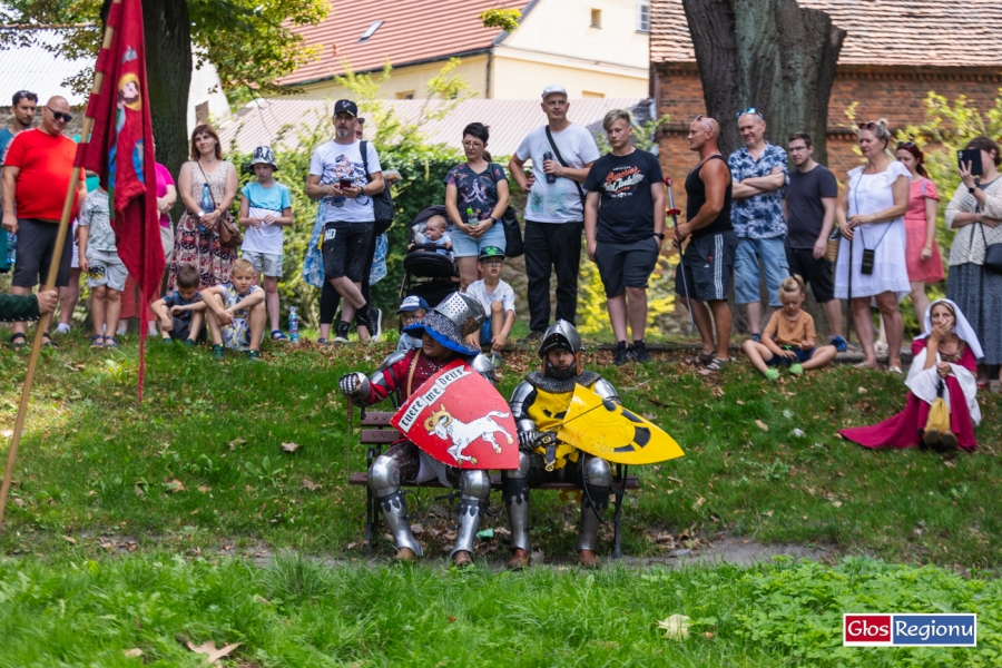 Jako Wschowa w czasie się cofnęła, a lud łuki nad owe śmieszne pudełka zwane „smartfonami” przedkładał