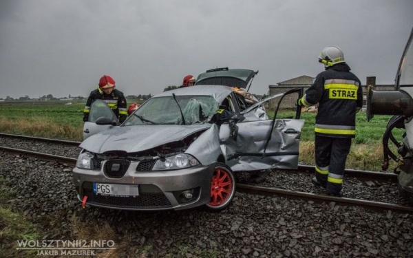 Groźny wypadek na przejeździe kolejowym