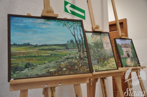 Wystawa obrazów z pleneru malarskiego w Przybyszowie