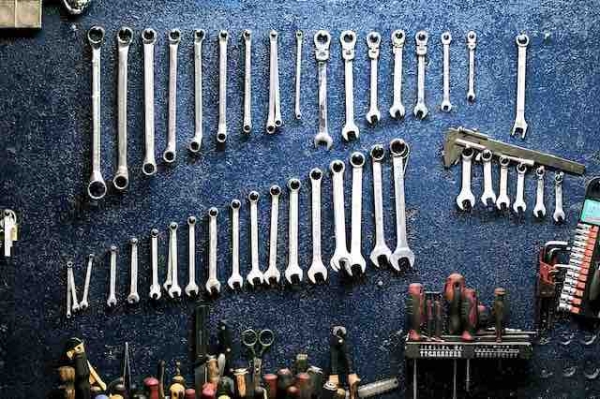 Podstawowe narzędzia w przydomowym garażu