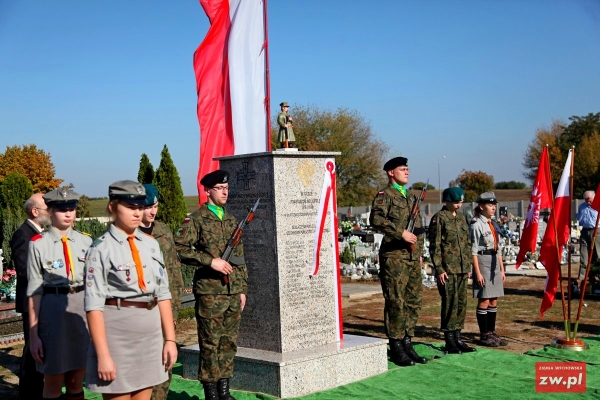 Odsłonięto obelisk ku pamięci działaczy niepodległościowych