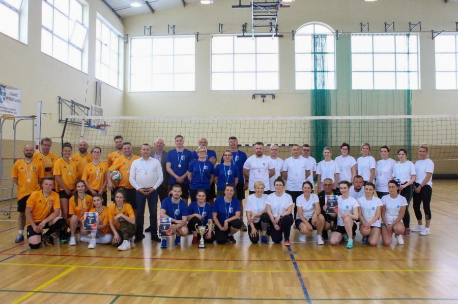 Zobacz, jak urzędnicy świętowali Dzień Samorządu Terytorialnego - sportowy turniej we Wschowie