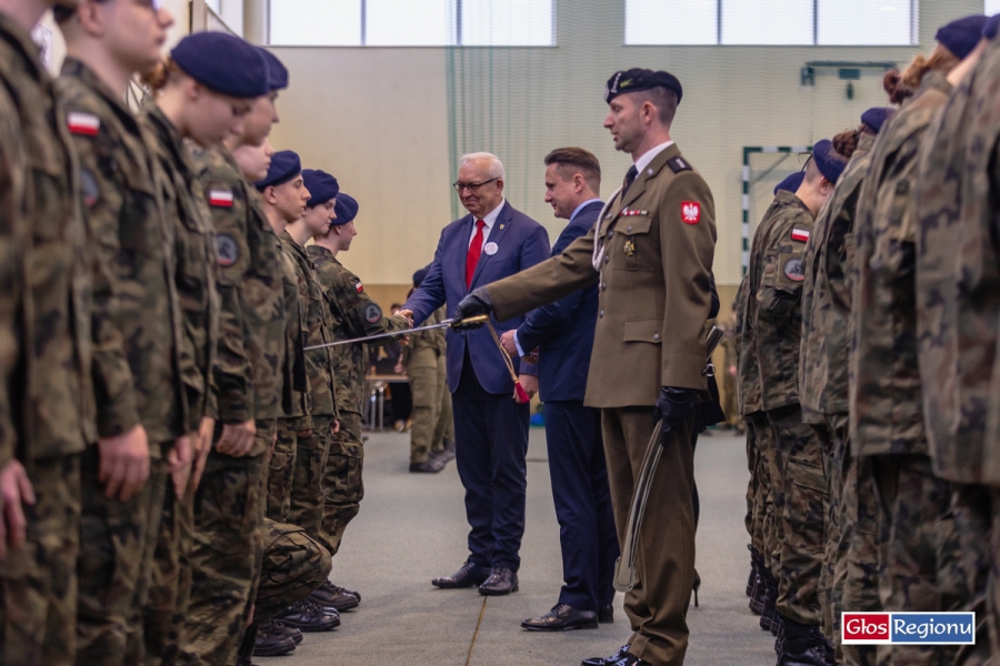 Powiatowe Obchody Dnia Niepodległości. Kadeci ze Staszica złożyli przysięgę [ZDJĘCIA]