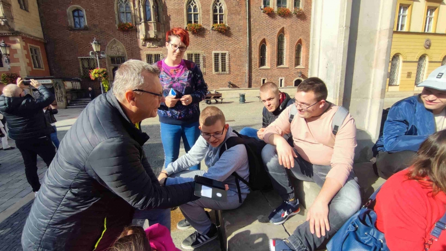 W stronę cyfrowej samodzielności. Absolwenci SOSW zdobyte umiejętności wykorzystują w praktyce