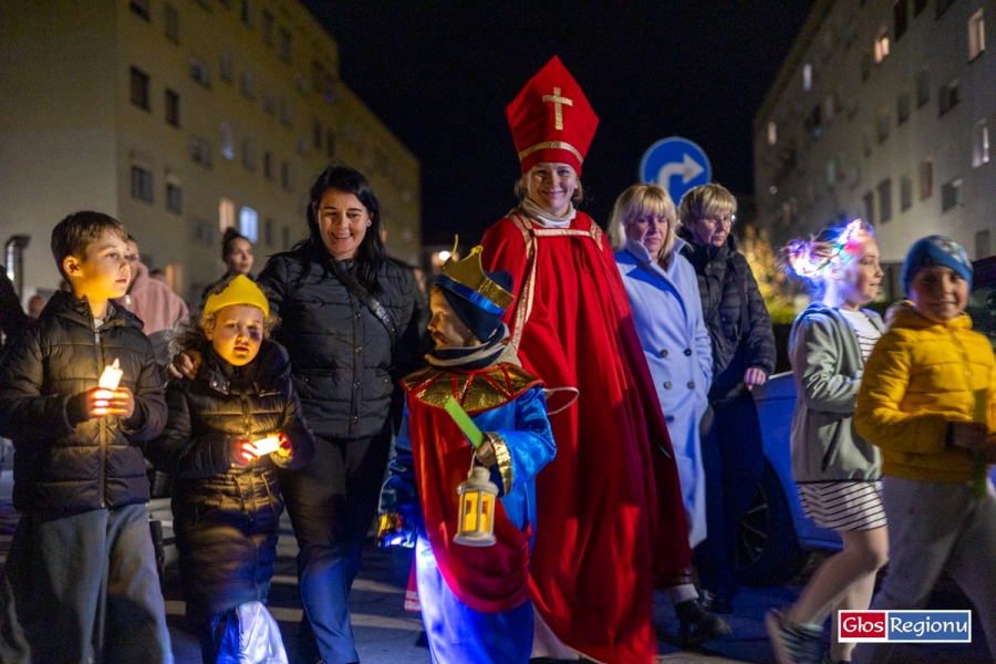 Święci na ulicach Wschowy. Korowód Świętych zamiast Halloween