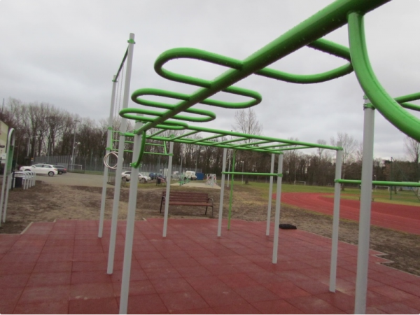 Budowa siłowni typu STREET WORKOUT na stadionie miejskim w Górze