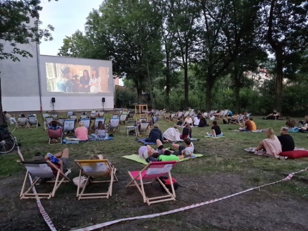 Kino letnie w Parku Leszczyńskich Satyryków 