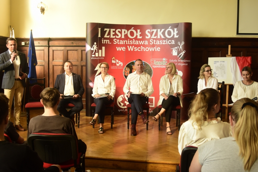 12. odsłona Narodowego Czytania w I ZS we Wschowie (FOTO)