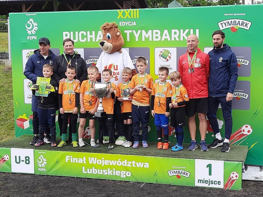 Młodzi piłkarze ze Wschowy zwycięzcami lubuskiego „Pucharu Tymbarku”! (FOTO)