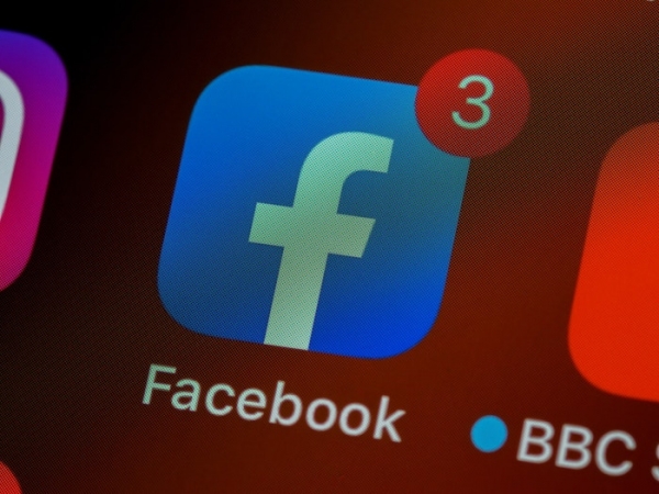 Jak usunąć negatywne opinie na Facebooku i Panoramie Firm? 