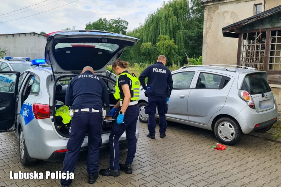 Skradziony chevrolet odnaleziony po trzech godzinach. Złodziej miał 2,5 promila i sądowy zakaz