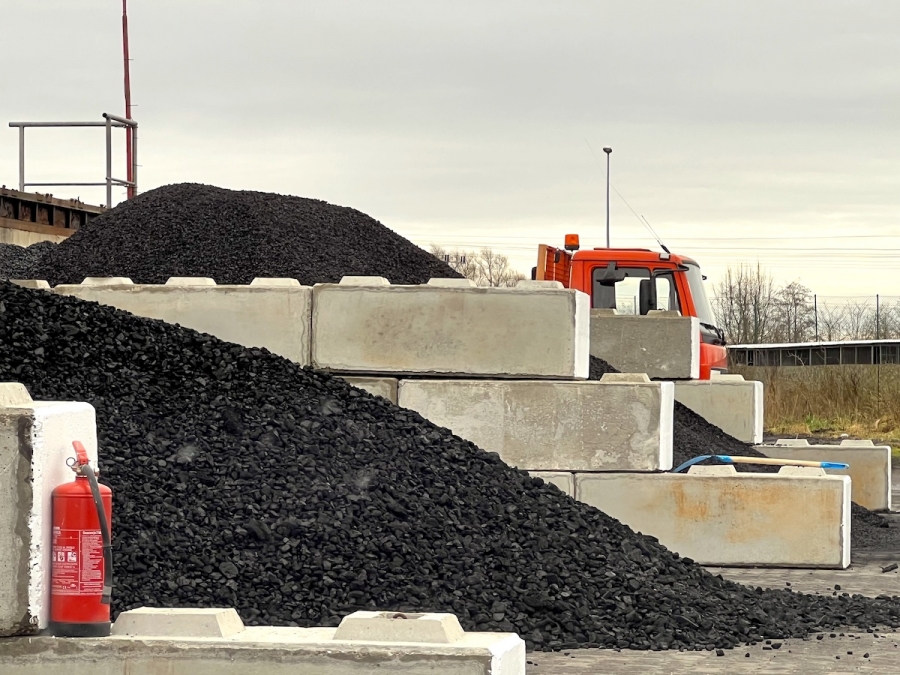 Wschowa: Ponad 300 ton węgla czeka na składach