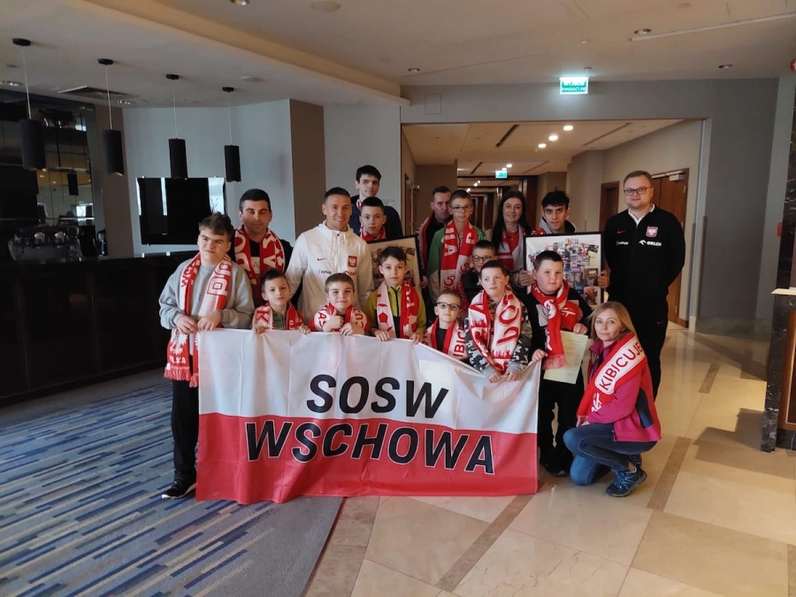 Uczniowie z SOSW na meczu Polska-Albania.