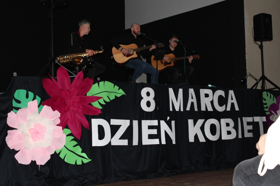 Dzień Kobiet w Szlichtyngowej. Koncert, życzenia i spotkanie przy poczęstunku