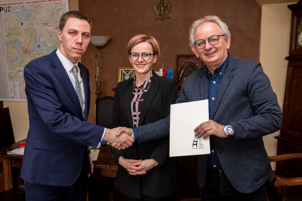 SP1 we Wschowie podpisuje umowę o współpracy z PWSZ w Lesznie