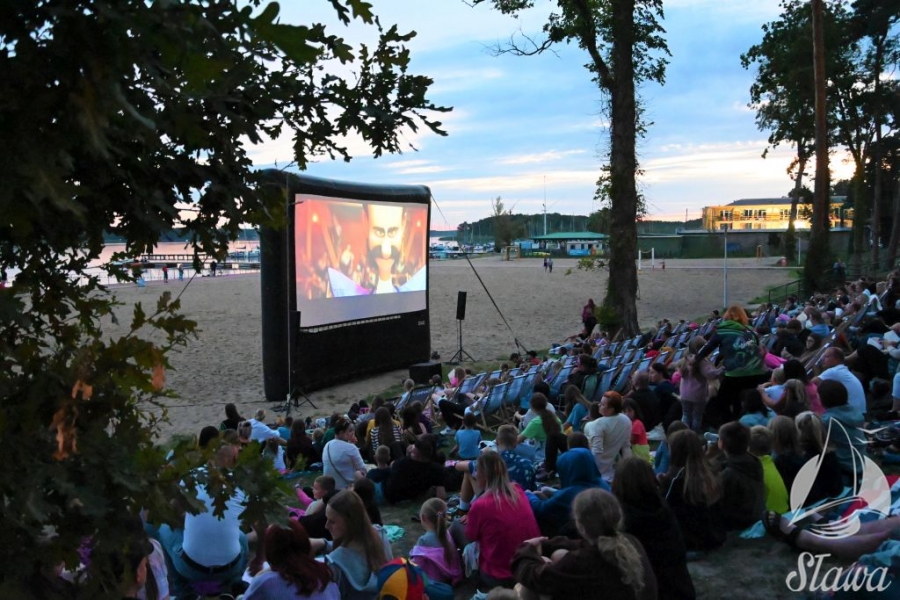 Kino na plaży z maratonem filmowym (FOTO)