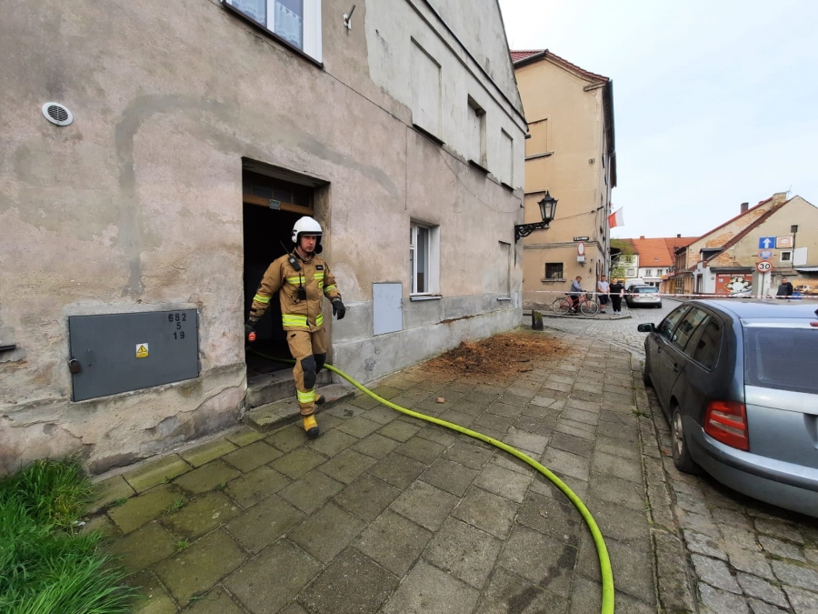 Pożar w budynku mieszkalnym w Sławie (FOTO)