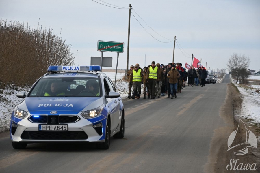 Z dawnego dworca w Sławie na teren folwarku Banischvorwerk. Zbliża się V Marsz Pamięci