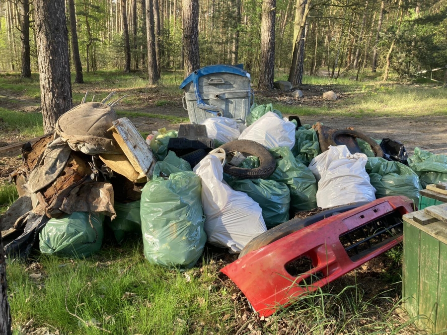 Tyle śmieci udało się wywieźć z lasu - Nadleśnictwo Góra Śląska w akcji na 1 maja (FOTO)