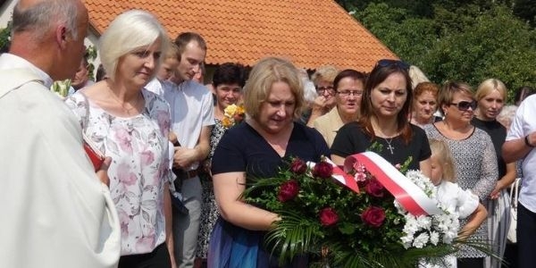 Poświęcenie pomnika św. Jana Pawła II w Szlichtyngowie [FOTO]