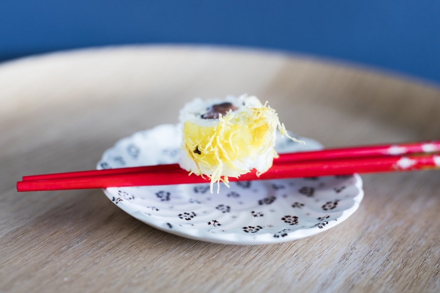 Szybkie, smaczne, efektowne – wybierz sushi w razie niezapowiedzianych gości