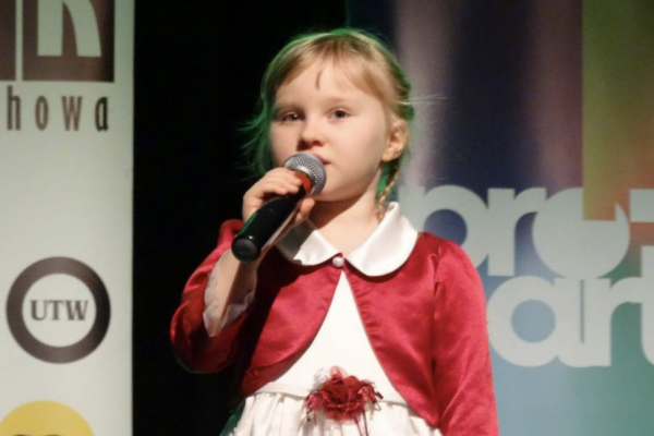 6-letnia Laura Chmura w finale Festiwalu PRO ARTE 2020!