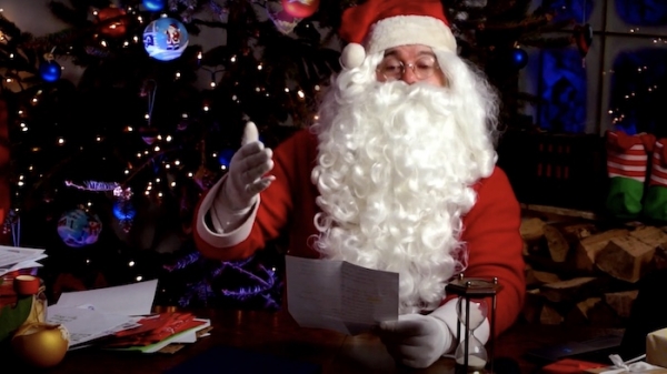 Św. Mikołaj czyta wschowianom list od firmy KAJA Komputer
