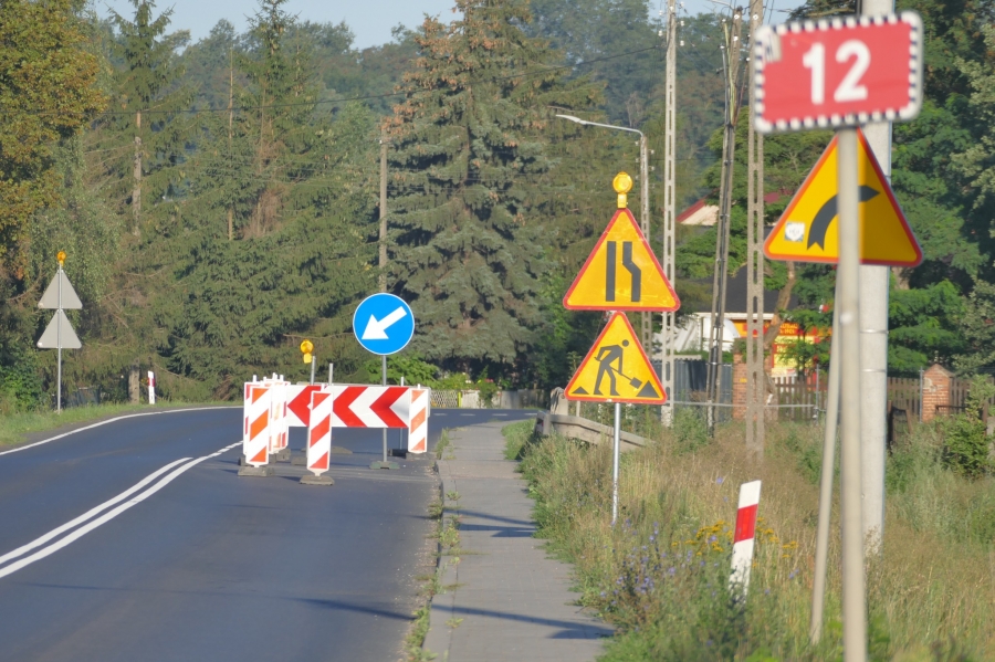 Uwaga kierowcy. Utrudnienia na DK 12 w Dębowej Łęce potrwają do piątku