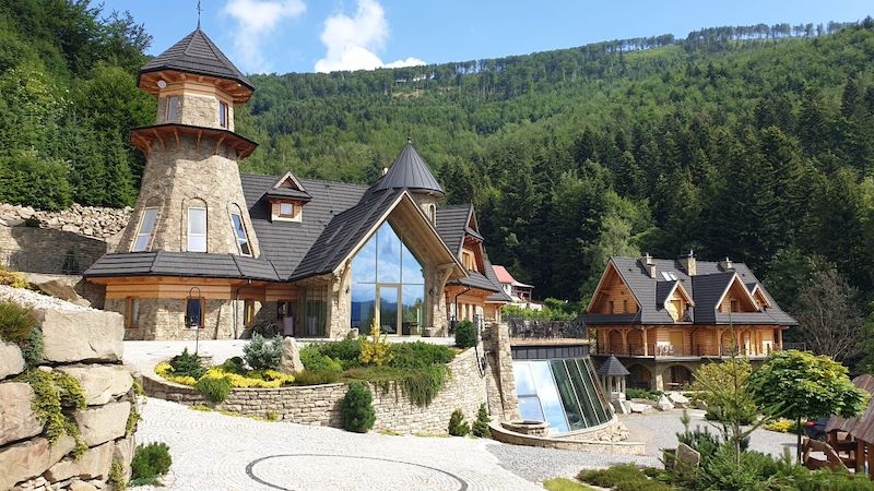 Mały hotel w górach położony w cichej i spokojnej okolicy