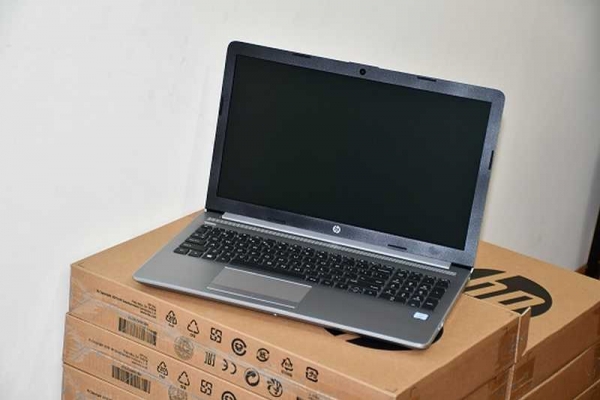 Zakup 32 laptopów w ramach projektu 