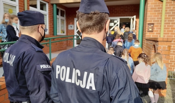 Policjanci uczestniczyli w rozpoczęciu roku szkolnego [ZDJĘCIA]