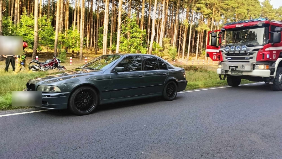 Wypadek na trasie Lubiatów-Lubogoszcz. Motocyklista ze złamaną nogą trafił do szpitala [FOTO]