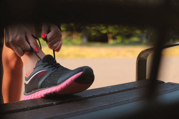 Buty dla początkującego biegacza – jak wybrać najlepsze?