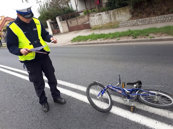 10-latek trafił do szpitala. Chciał przejść na drugą stronę drogi